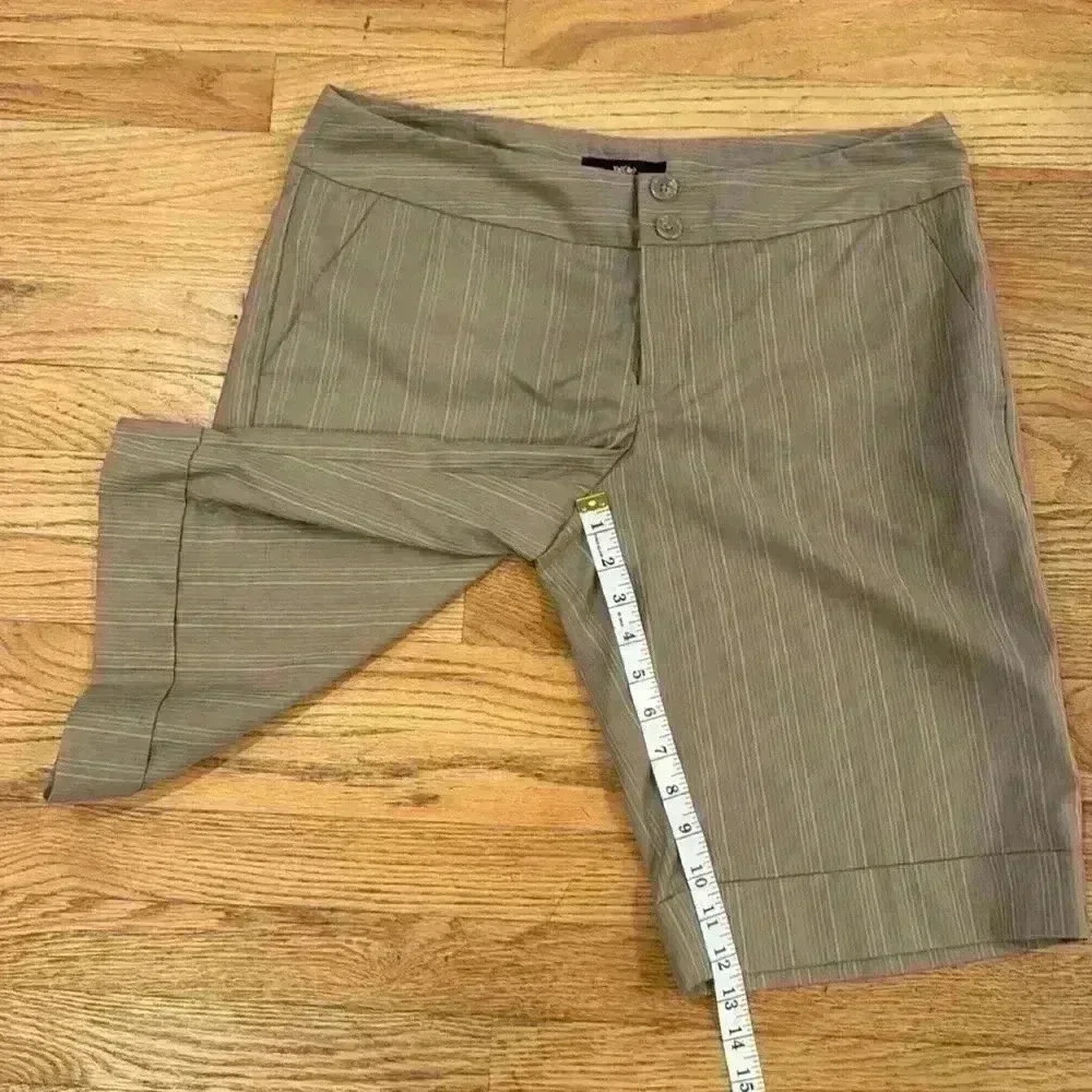 Mossimo Women’s Dressy Long striped Shorts Size: 12 with Cuff - Picture 7 of 8